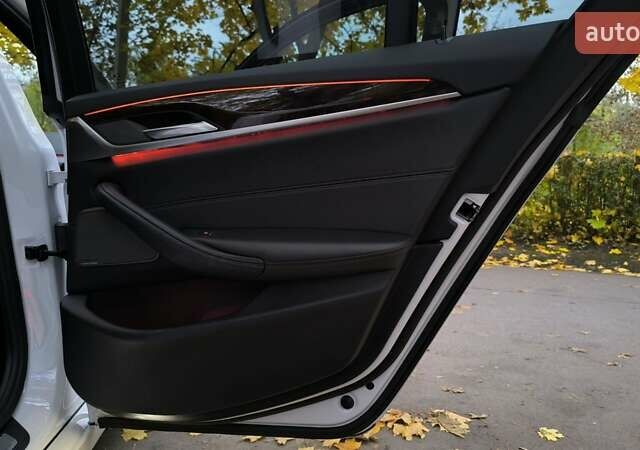 Белый БМВ 5 Серия, объемом двигателя 3 л и пробегом 211 тыс. км за 26900 $, фото 22 на Automoto.ua