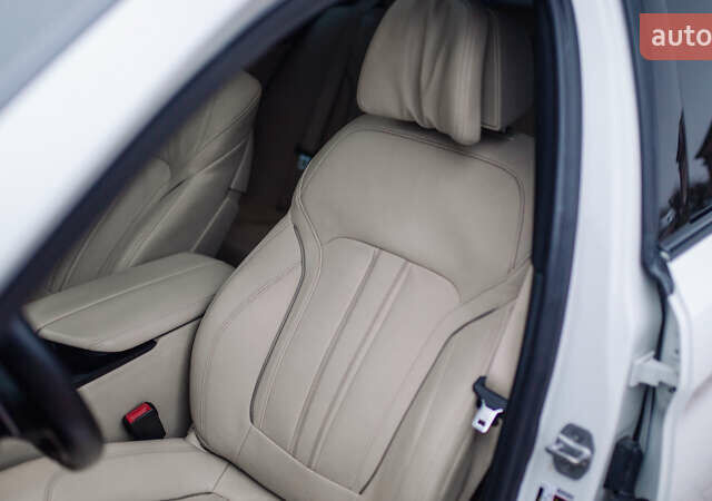 Белый БМВ 5 Серия, объемом двигателя 3 л и пробегом 139 тыс. км за 35000 $, фото 69 на Automoto.ua