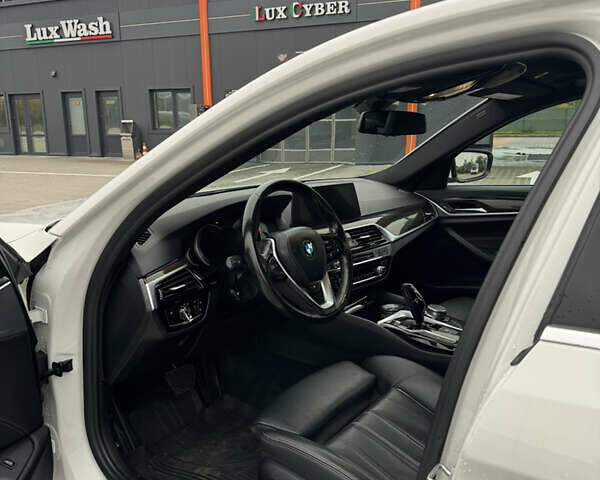 Белый БМВ 5 Серия, объемом двигателя 2 л и пробегом 157 тыс. км за 24500 $, фото 10 на Automoto.ua