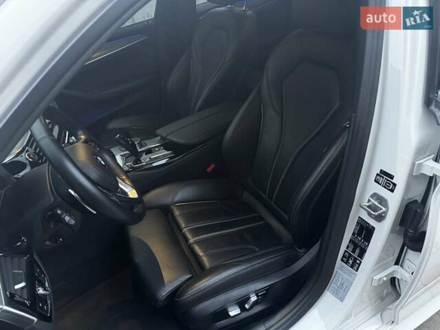Білий БМВ 5 Серія, об'ємом двигуна 2 л та пробігом 123 тис. км за 31900 $, фото 17 на Automoto.ua