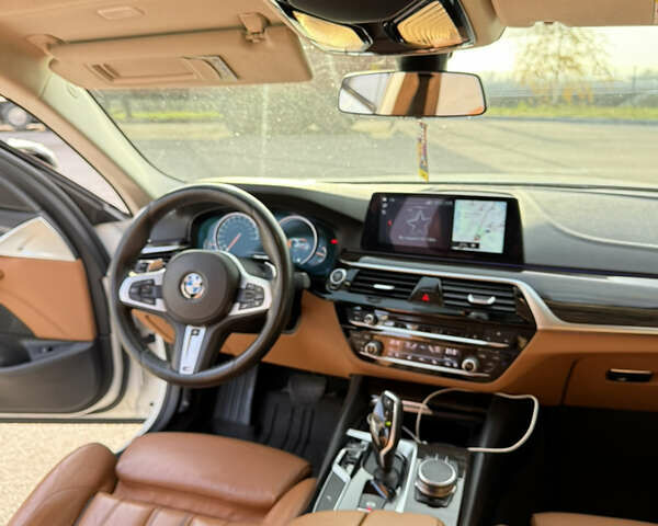 Белый БМВ 5 Серия, объемом двигателя 3 л и пробегом 140 тыс. км за 31900 $, фото 17 на Automoto.ua