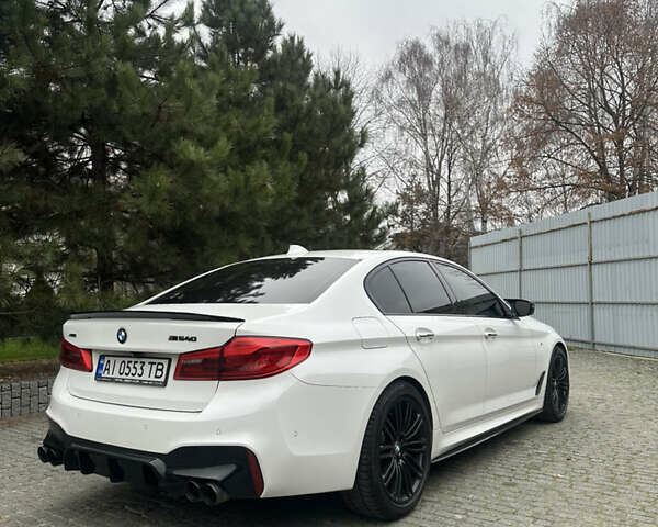 Белый БМВ 5 Серия, объемом двигателя 3 л и пробегом 129 тыс. км за 35300 $, фото 3 на Automoto.ua