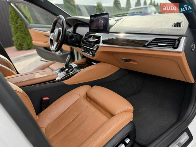 Білий БМВ 5 Серія, об'ємом двигуна 3 л та пробігом 128 тис. км за 40999 $, фото 23 на Automoto.ua