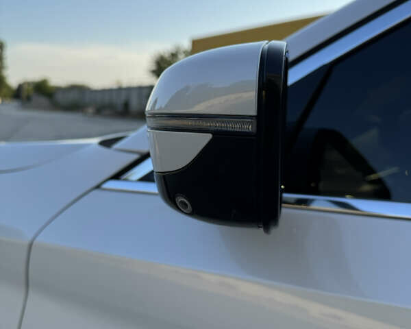 Белый БМВ 5 Серия, объемом двигателя 2 л и пробегом 135 тыс. км за 29999 $, фото 11 на Automoto.ua