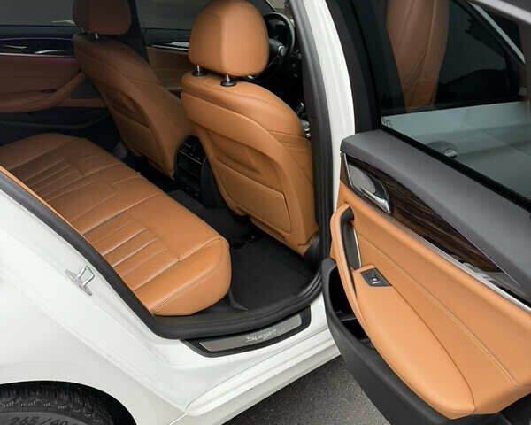 Белый БМВ 5 Серия, объемом двигателя 2.98 л и пробегом 120 тыс. км за 33700 $, фото 22 на Automoto.ua