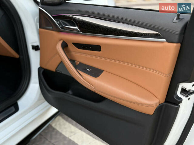 Білий БМВ 5 Серія, об'ємом двигуна 3 л та пробігом 159 тис. км за 33500 $, фото 48 на Automoto.ua