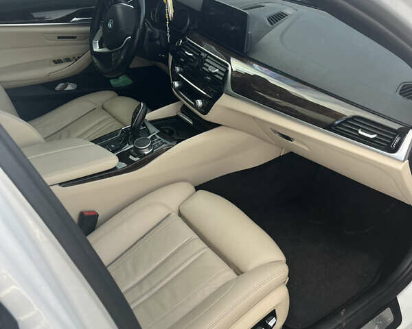 Белый БМВ 5 Серия, объемом двигателя 2 л и пробегом 191 тыс. км за 27900 $, фото 6 на Automoto.ua