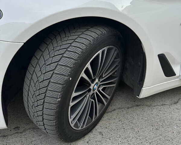 Білий БМВ 5 Серія, об'ємом двигуна 2.99 л та пробігом 290 тис. км за 28000 $, фото 21 на Automoto.ua