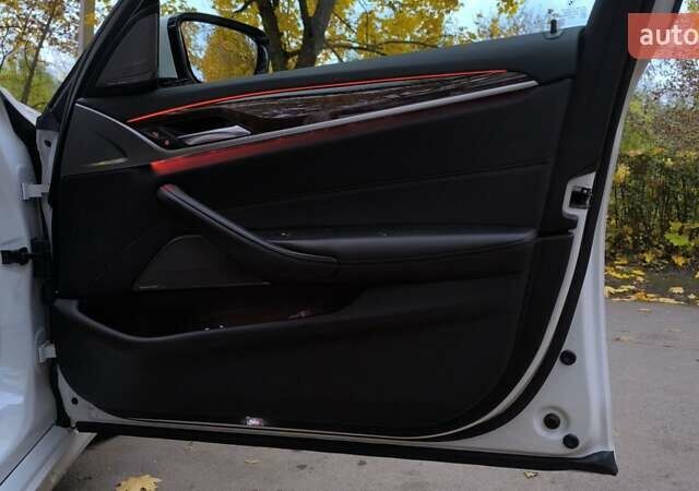 Белый БМВ 5 Серия, объемом двигателя 3 л и пробегом 211 тыс. км за 26900 $, фото 20 на Automoto.ua