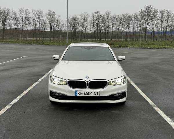 Белый БМВ 5 Серия, объемом двигателя 3 л и пробегом 145 тыс. км за 31000 $, фото 1 на Automoto.ua