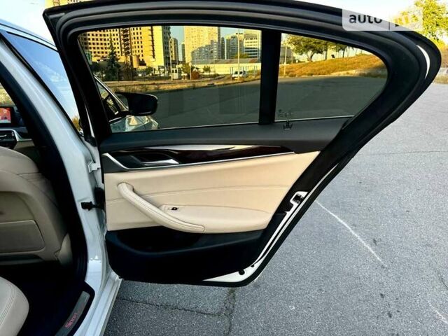 Белый БМВ 5 Серия, объемом двигателя 2 л и пробегом 83 тыс. км за 28800 $, фото 42 на Automoto.ua