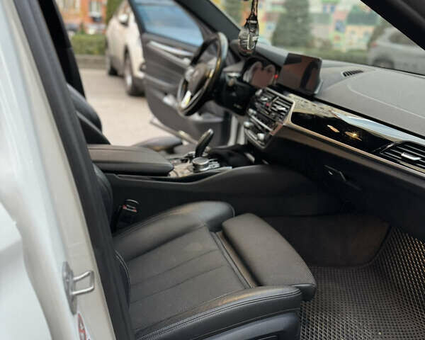 Білий БМВ 5 Серія, об'ємом двигуна 2.99 л та пробігом 290 тис. км за 28000 $, фото 7 на Automoto.ua