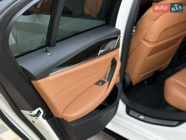 Білий БМВ 5 Серія, об'ємом двигуна 3 л та пробігом 159 тис. км за 33500 $, фото 31 на Automoto.ua