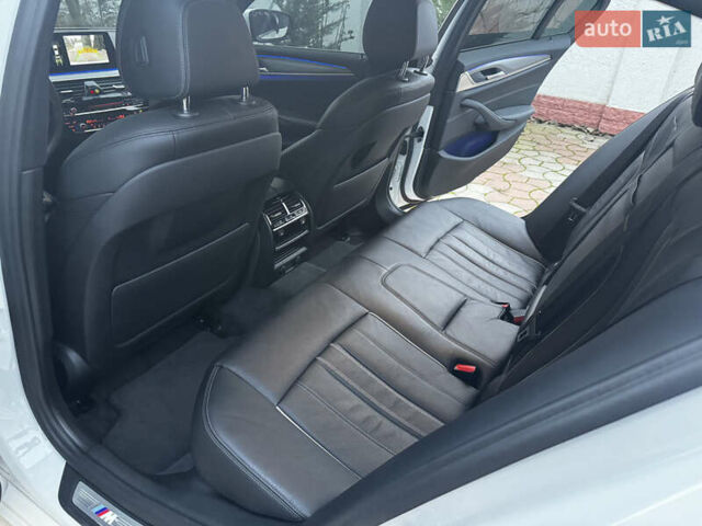 Білий БМВ 5 Серія, об'ємом двигуна 2 л та пробігом 123 тис. км за 31900 $, фото 25 на Automoto.ua