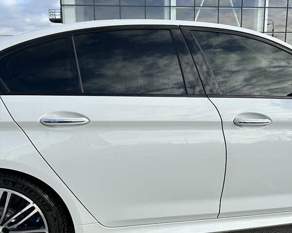 Белый БМВ 5 Серия, объемом двигателя 3 л и пробегом 131 тыс. км за 33000 $, фото 6 на Automoto.ua