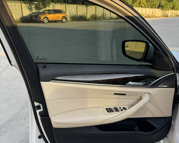 Белый БМВ 5 Серия, объемом двигателя 2 л и пробегом 135 тыс. км за 29999 $, фото 13 на Automoto.ua