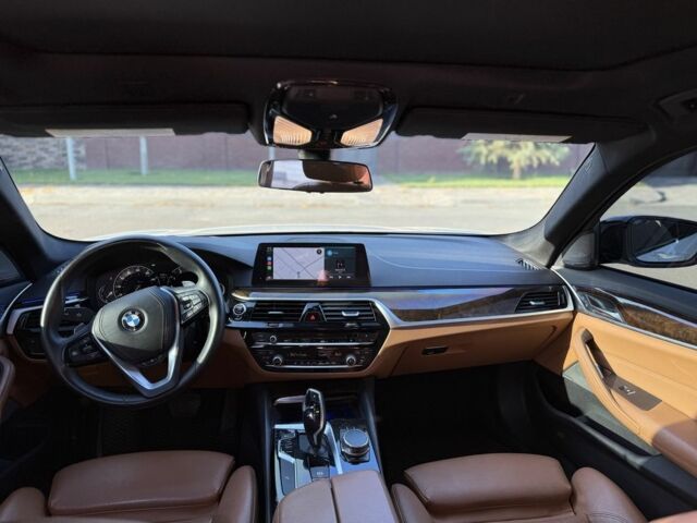 Белый БМВ 5 Серия, объемом двигателя 2 л и пробегом 123 тыс. км за 23999 $, фото 6 на Automoto.ua