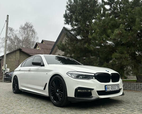 Белый БМВ 5 Серия, объемом двигателя 3 л и пробегом 129 тыс. км за 35300 $, фото 1 на Automoto.ua