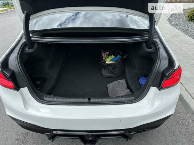 Белый БМВ 5 Серия, объемом двигателя 2 л и пробегом 199 тыс. км за 29999 $, фото 11 на Automoto.ua