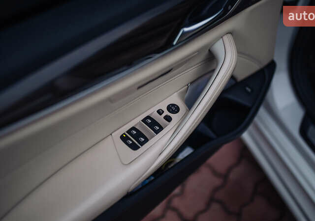 Белый БМВ 5 Серия, объемом двигателя 3 л и пробегом 139 тыс. км за 35000 $, фото 68 на Automoto.ua