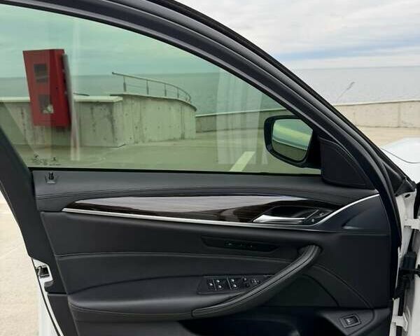 Білий БМВ 5 Серія, об'ємом двигуна 3 л та пробігом 130 тис. км за 30700 $, фото 10 на Automoto.ua