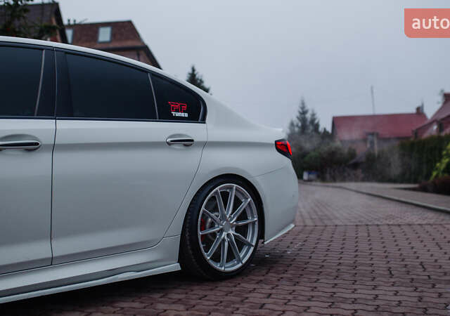 Белый БМВ 5 Серия, объемом двигателя 3 л и пробегом 139 тыс. км за 35000 $, фото 34 на Automoto.ua