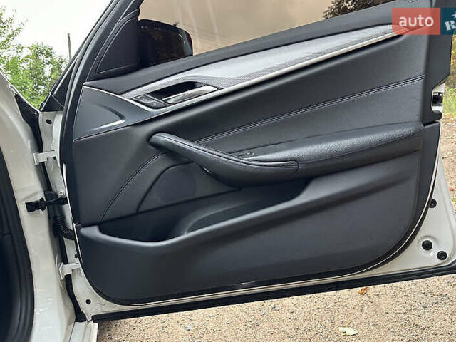 БМВ 5 Серия 2017 в Львове на Automoto.ua Белый БМВ 5 Серия, объемом двигателя 2 л и пробегом 107 тыс. км за 27500 $, фото 11 на Automoto.ua