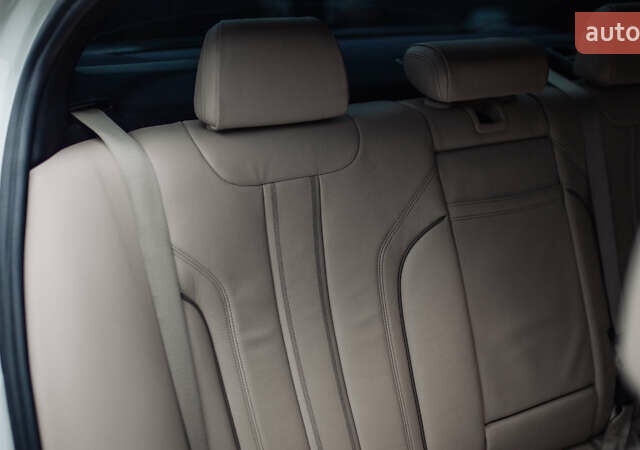 Белый БМВ 5 Серия, объемом двигателя 3 л и пробегом 139 тыс. км за 35000 $, фото 46 на Automoto.ua