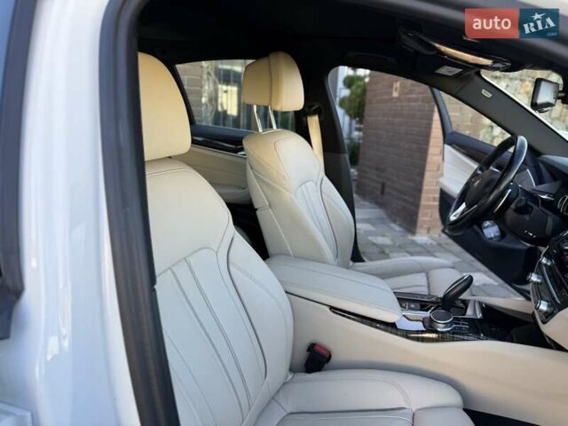 БМВ 5 Серія 2017 у Стрые на Automoto.ua Білий БМВ 5 Серія, об'ємом двигуна 2 л та пробігом 153 тис. км за 24500 $, фото 32 на Automoto.ua