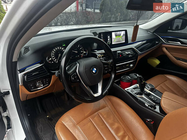 Белый БМВ 5 Серия, объемом двигателя 2 л и пробегом 221 тыс. км за 21500 $, фото 8 на Automoto.ua