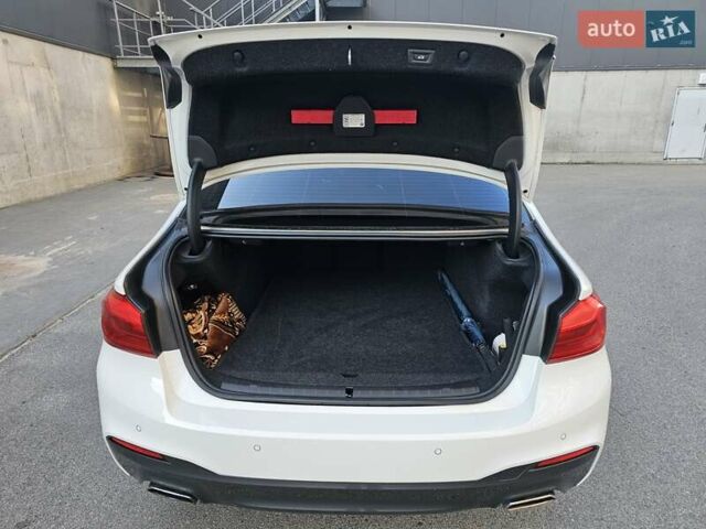 Белый БМВ 5 Серия, объемом двигателя 3 л и пробегом 150 тыс. км за 37999 $, фото 26 на Automoto.ua