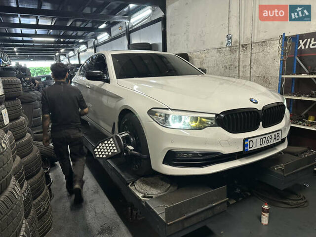 Белый БМВ 5 Серия, объемом двигателя 2 л и пробегом 175 тыс. км за 27000 $, фото 6 на Automoto.ua