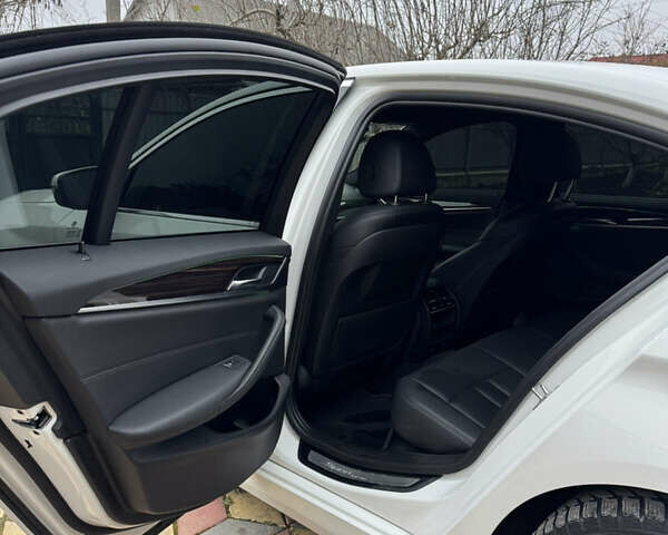 Белый БМВ 5 Серия, объемом двигателя 2 л и пробегом 128 тыс. км за 26000 $, фото 22 на Automoto.ua