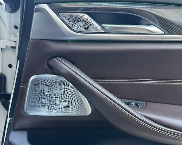 Белый БМВ 5 Серия, объемом двигателя 3 л и пробегом 180 тыс. км за 35400 $, фото 53 на Automoto.ua