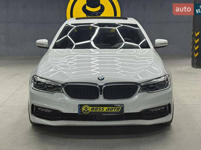 Белый БМВ 5 Серия, объемом двигателя 2.99 л и пробегом 245 тыс. км за 33000 $, фото 1 на Automoto.ua