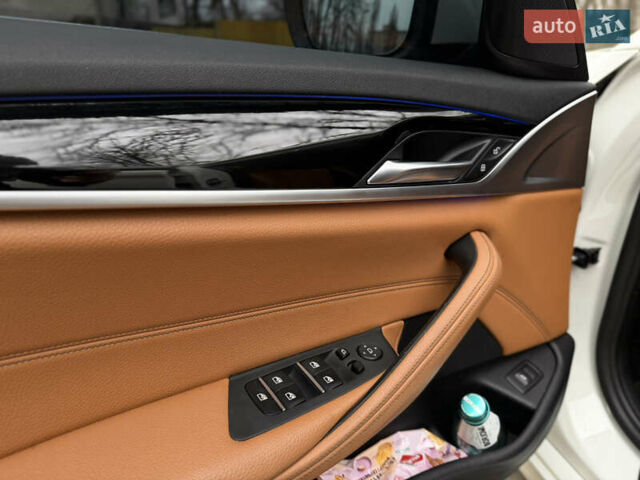 Білий БМВ 5 Серія, об'ємом двигуна 2 л та пробігом 222 тис. км за 23500 $, фото 25 на Automoto.ua
