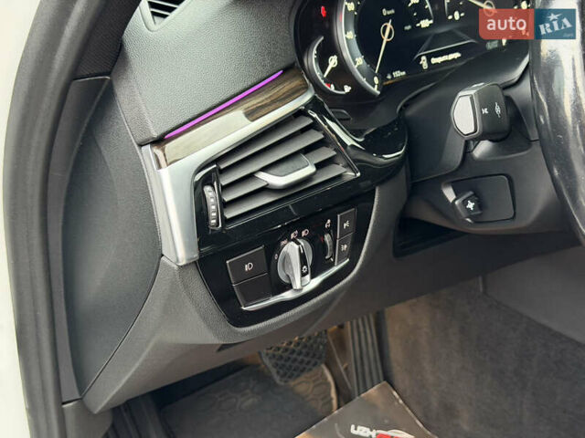 Белый БМВ 5 Серия, объемом двигателя 2 л и пробегом 74 тыс. км за 25500 $, фото 25 на Automoto.ua