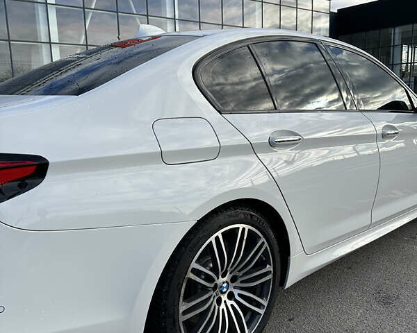 Белый БМВ 5 Серия, объемом двигателя 3 л и пробегом 131 тыс. км за 33000 $, фото 7 на Automoto.ua