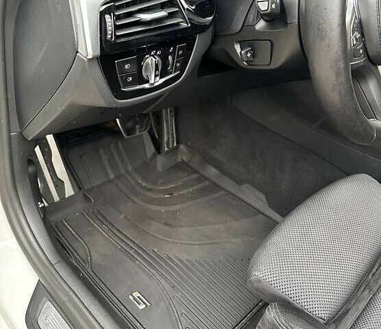 БМВ 5 Серия 2017 в Львове на Automoto.ua Белый БМВ 5 Серия, объемом двигателя 2 л и пробегом 107 тыс. км за 25500 $, фото 12 на Automoto.ua