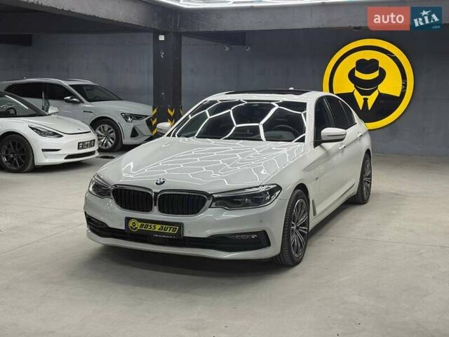 Белый БМВ 5 Серия, объемом двигателя 3 л и пробегом 245 тыс. км за 33000 $, фото 2 на Automoto.ua