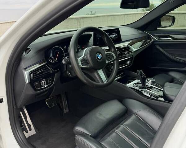 Білий БМВ 5 Серія, об'ємом двигуна 3 л та пробігом 130 тис. км за 30700 $, фото 12 на Automoto.ua