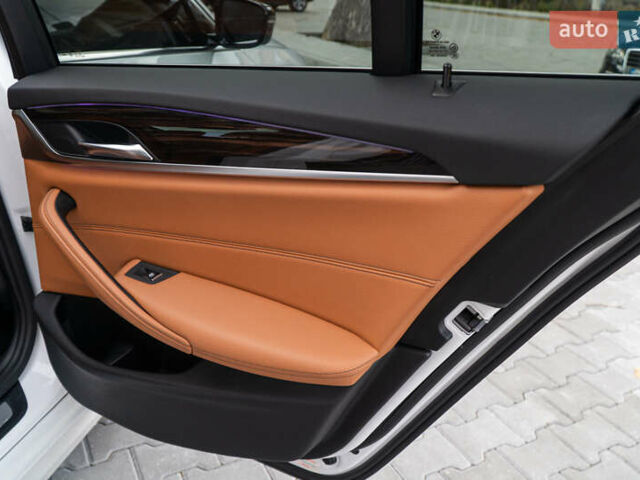 Белый БМВ 5 Серия, объемом двигателя 2 л и пробегом 178 тыс. км за 28400 $, фото 30 на Automoto.ua