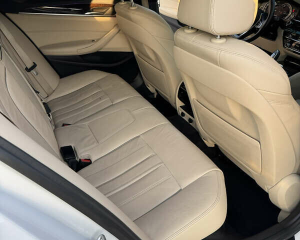 Белый БМВ 5 Серия, объемом двигателя 2 л и пробегом 135 тыс. км за 29999 $, фото 19 на Automoto.ua