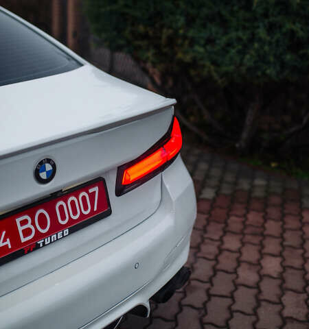 Белый БМВ 5 Серия, объемом двигателя 3 л и пробегом 139 тыс. км за 35000 $, фото 35 на Automoto.ua