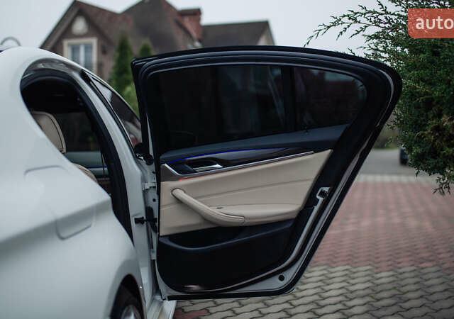 Белый БМВ 5 Серия, объемом двигателя 3 л и пробегом 139 тыс. км за 35000 $, фото 43 на Automoto.ua