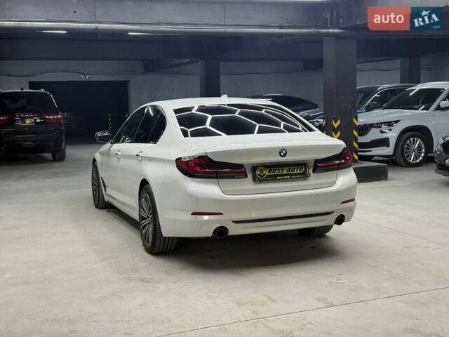 Белый БМВ 5 Серия, объемом двигателя 3 л и пробегом 245 тыс. км за 33000 $, фото 3 на Automoto.ua