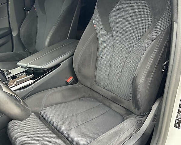 БМВ 5 Серия 2017 в Львове на Automoto.ua Белый БМВ 5 Серия, объемом двигателя 2 л и пробегом 107 тыс. км за 27500 $, фото 15 на Automoto.ua