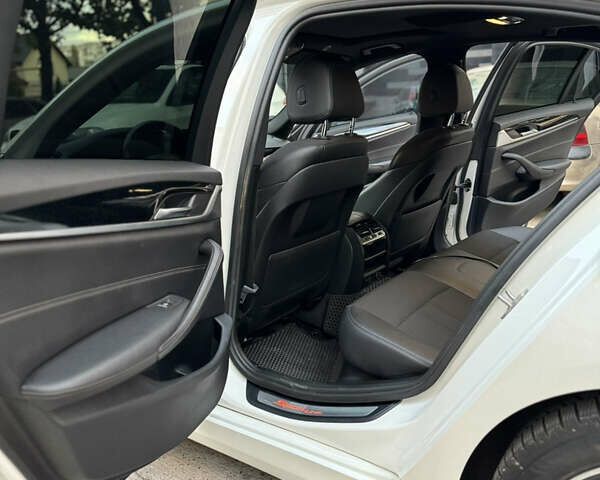 Білий БМВ 5 Серія, об'ємом двигуна 2.99 л та пробігом 290 тис. км за 28000 $, фото 10 на Automoto.ua