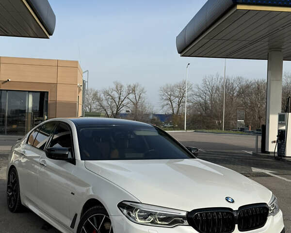 Белый БМВ 5 Серия, объемом двигателя 3 л и пробегом 140 тыс. км за 31900 $, фото 1 на Automoto.ua