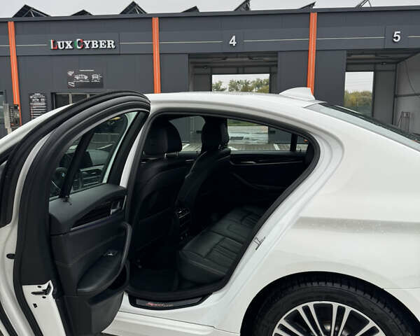 Белый БМВ 5 Серия, объемом двигателя 2 л и пробегом 157 тыс. км за 24500 $, фото 11 на Automoto.ua